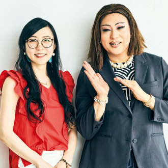 Profile 右:肉乃小路ニクヨさん/経済愛好家、ニューレディー、コラムニスト。慶應義塾大学在学中より女装をスタート。金融業界に10年以上勤務しお金のプロとして活躍。 左:藤野翠さん/フリーランスの日本語教師。夫の仕事の都合でドバイに駐在した経験が。小学校3年生と5年生、二児の母。自分なりに株式投資にも挑戦中。