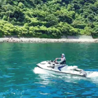 観月ありささんの海遊び