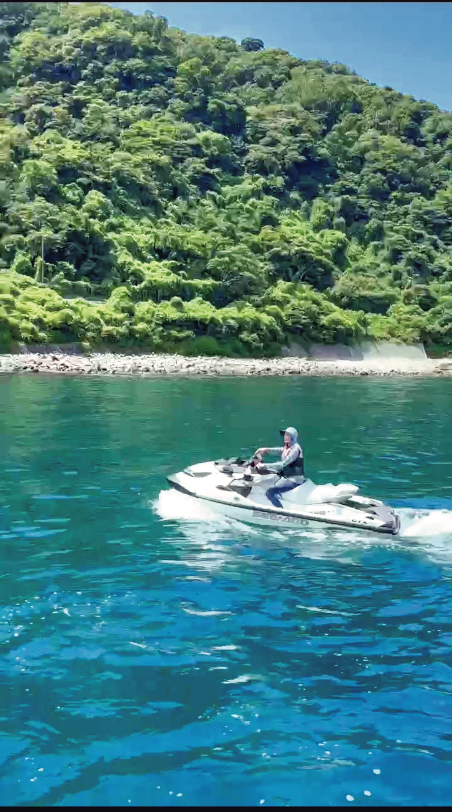 観月ありささんの海遊び