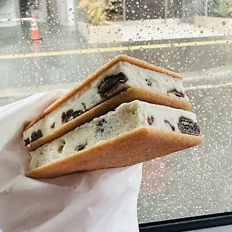 六花亭直営店・札幌本店でしか買えない限定スイーツ（マルセイバターアイス）