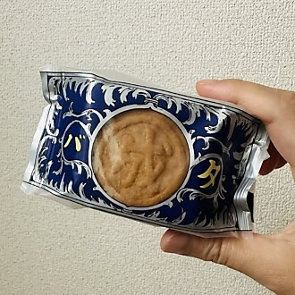 六花亭直営店・札幌本店でしか買えない限定スイーツ（マルセイバターサンド 生ブルーベリー）のパッケージ