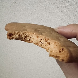 六花亭 直営店でしか買えない限定チーズサブレ「リッチランド」の断面