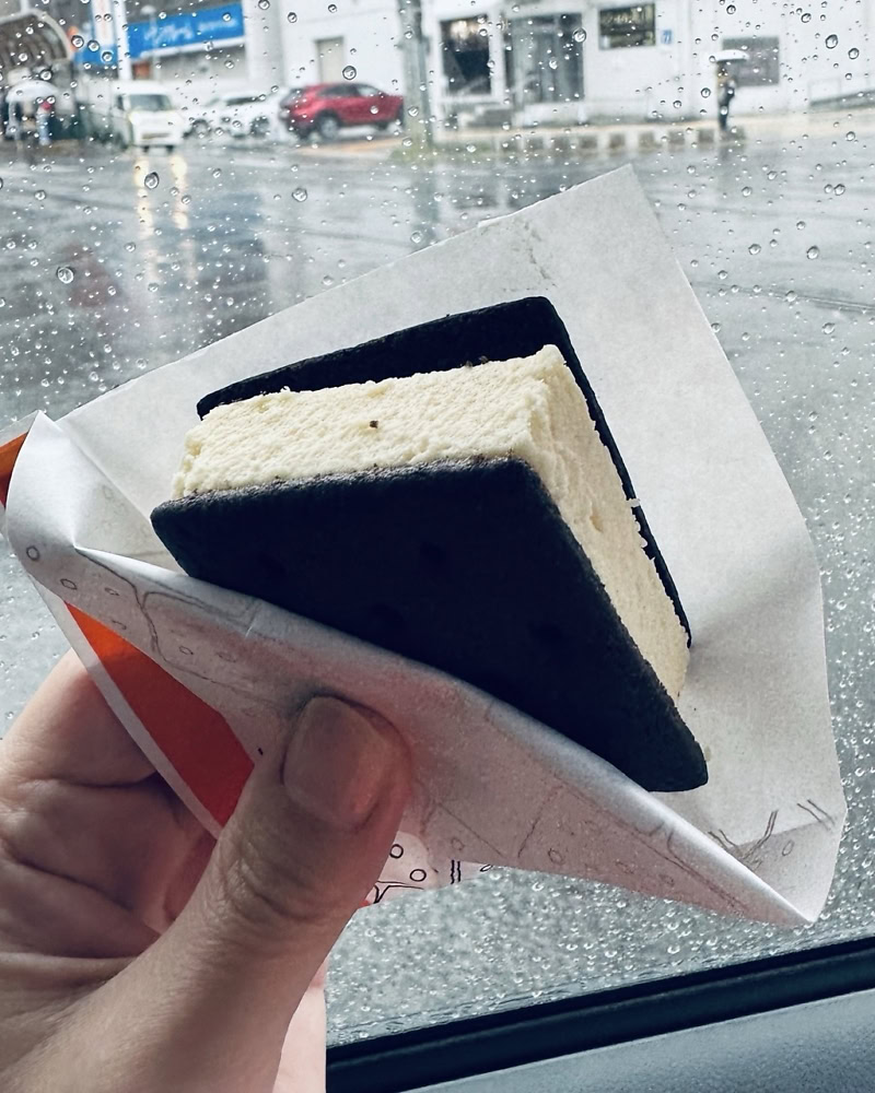 六花亭直営店・札幌本店でしか買えない限定アイススイーツ（雪こんチーズ）