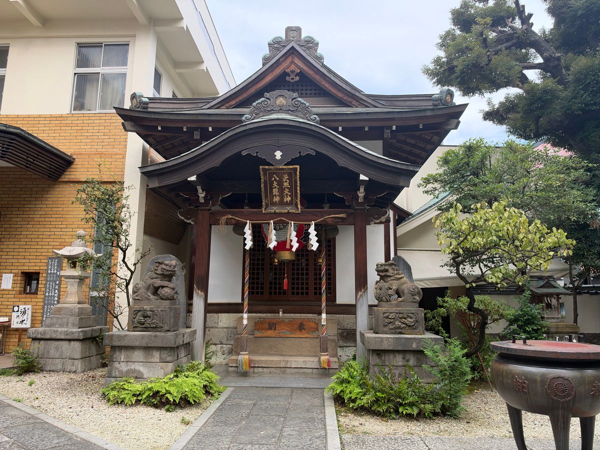 東神社